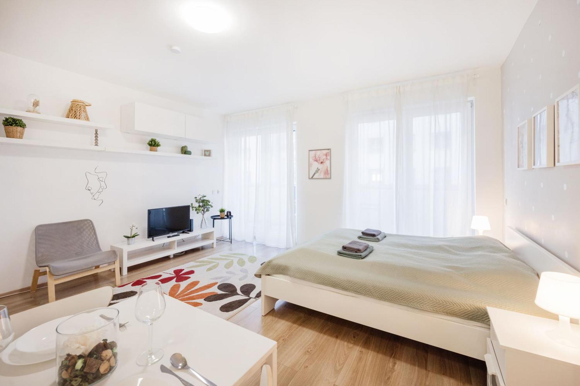 شقة The Chic Crib With Balcony بودابست المظهر الخارجي الصورة
