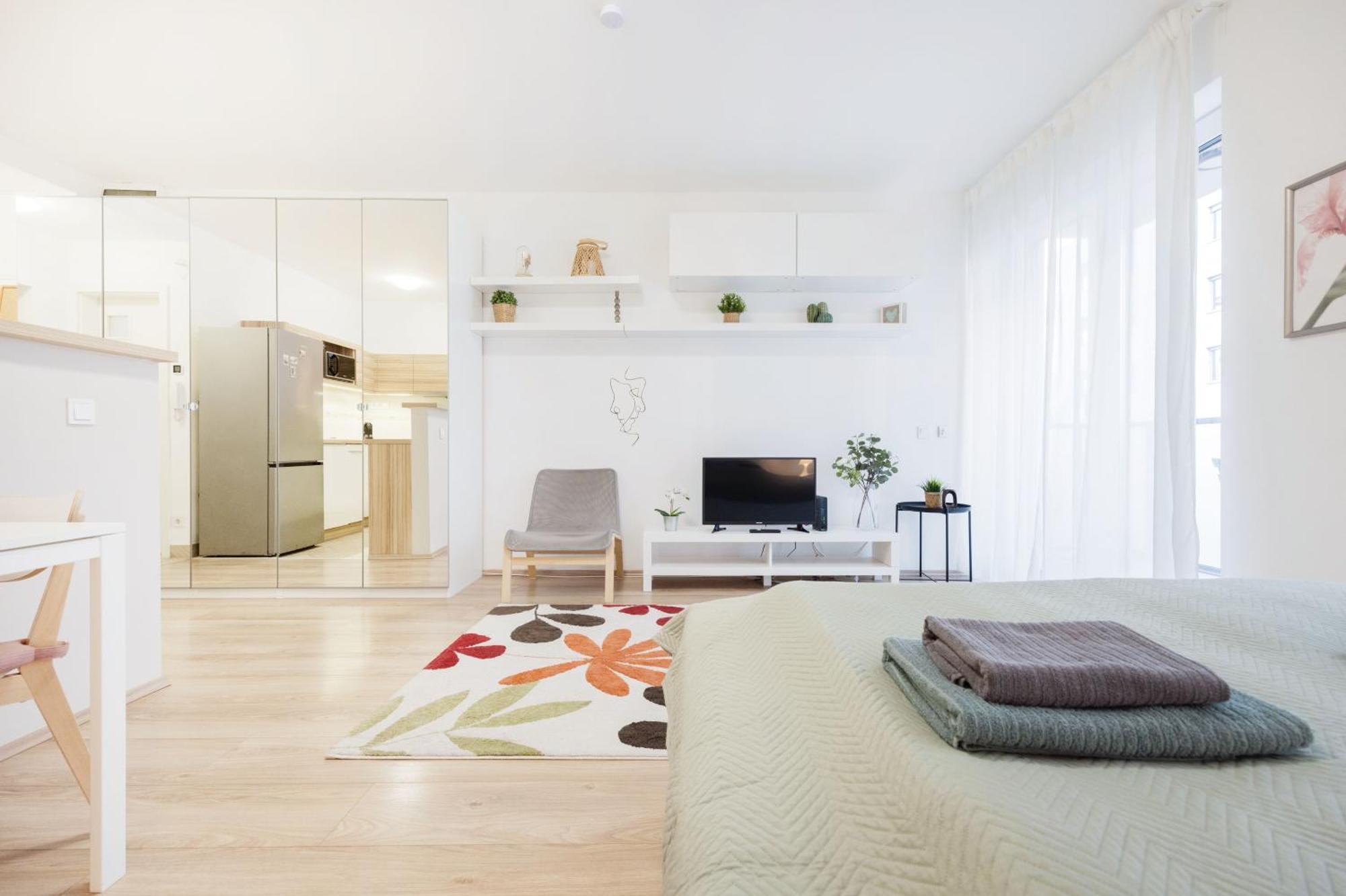 شقة The Chic Crib With Balcony بودابست المظهر الخارجي الصورة
